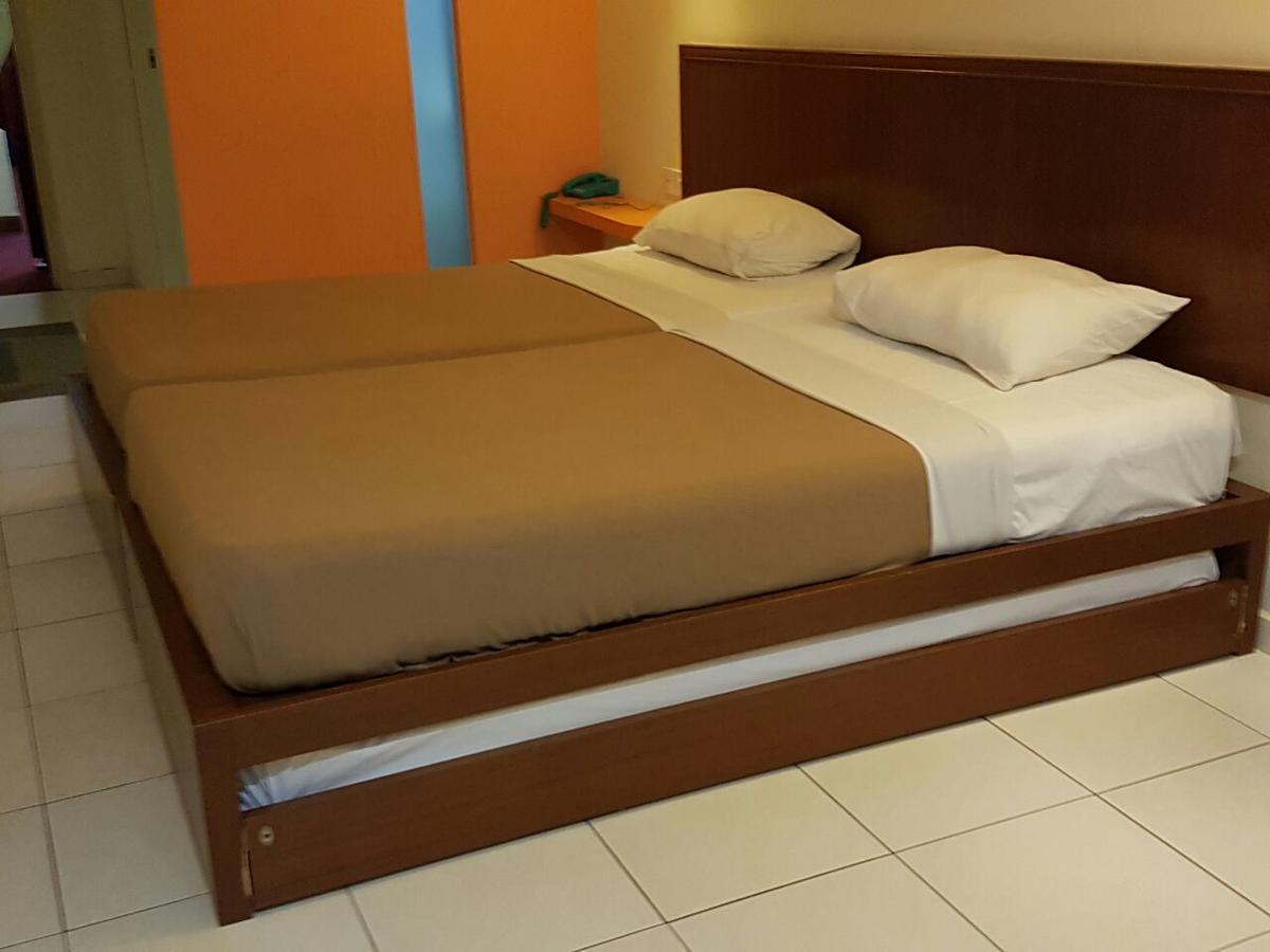 Malacca Newbridge Hotel מראה חיצוני תמונה